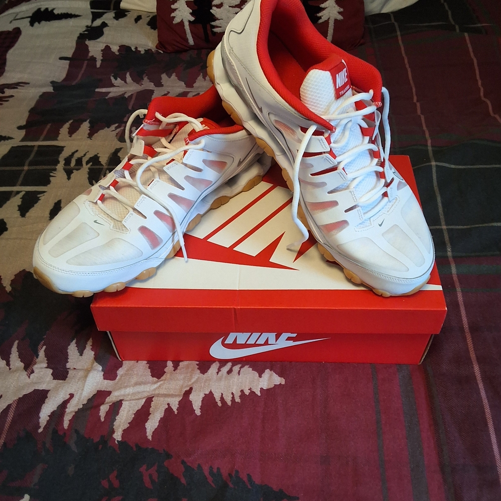 Nike White and Red Sneakers